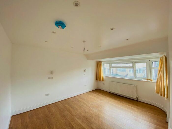 4 Bedroom Semi-Detached House To Rent In Clifford Way, London, NW10