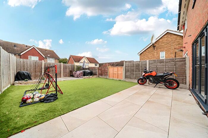 2 Bedroom Semi-Detached House For Sale In Richmond Drive, Gravesend, DA12