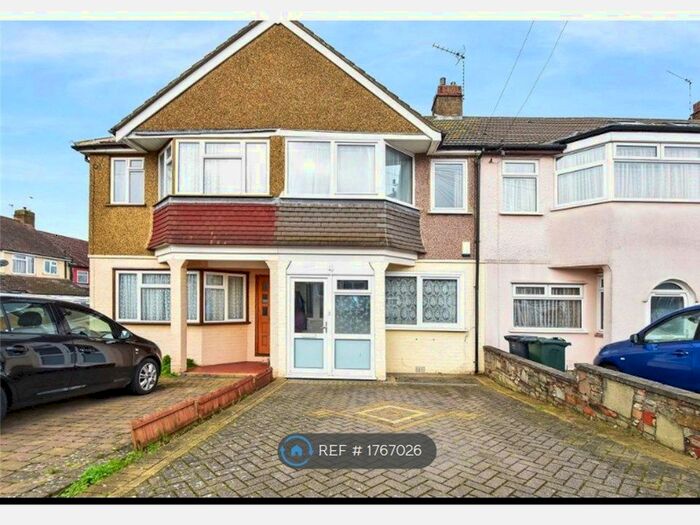 3 Bedroom Terraced House To Rent In Rayford Close, Dartford, DA1