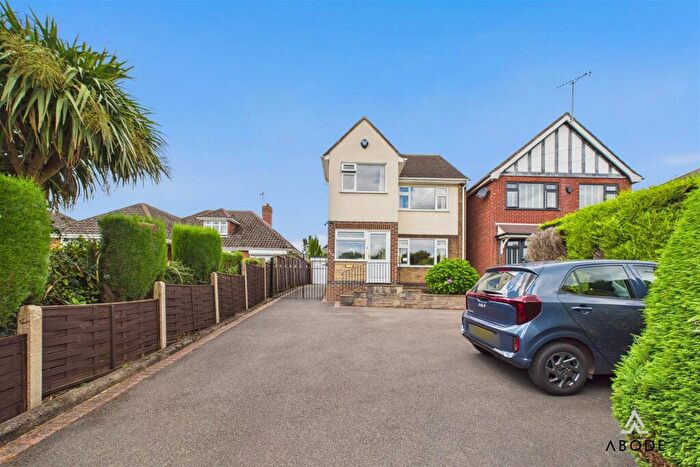 3 Bedroom Detached House For Sale In Tutbury Road, Burton-On-Trent - No Chain, DE13