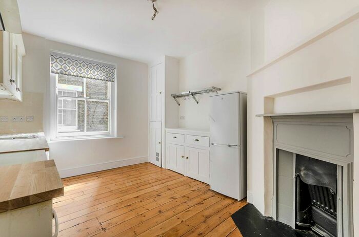 2 Bedroom Flat To Rent In Stanlake Road, Shepherd's Bush, London, W12