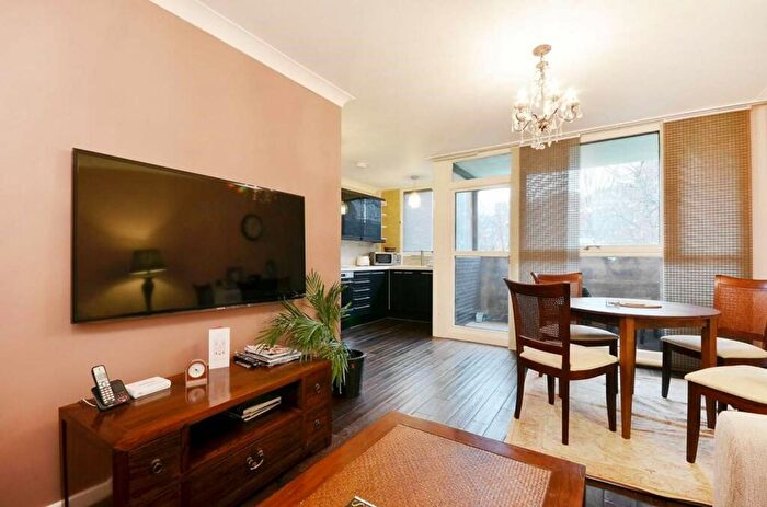 2 Bedroom Flat To Rent In Vauxhall Bridge Road, Pimlico, London, SW1V