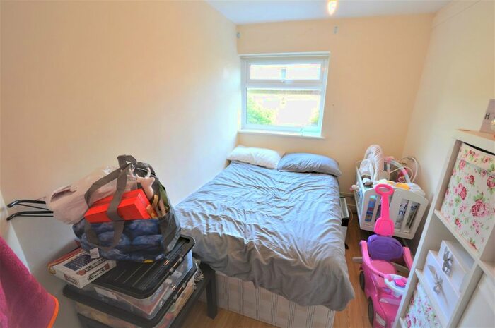 2 Bedroom Flat To Rent In Dixon Court, Cheadle, SK8
