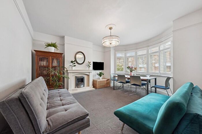 3 Bedroom Apartment For Sale In Sheen Lane, London, SW14