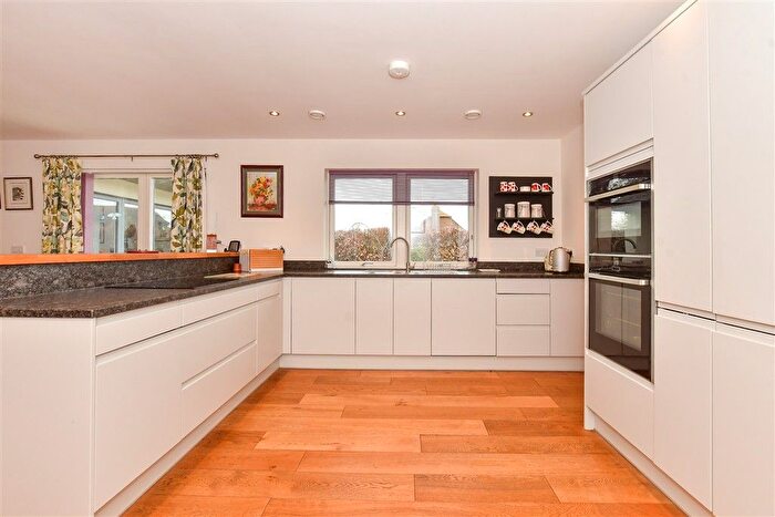 3 Bedroom Detached Bungalow For Sale In College Way, Wingham, Canterbury, Kent, CT3