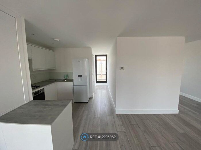 1 Bedroom Flat To Rent In Broadwater Road, London, SW17