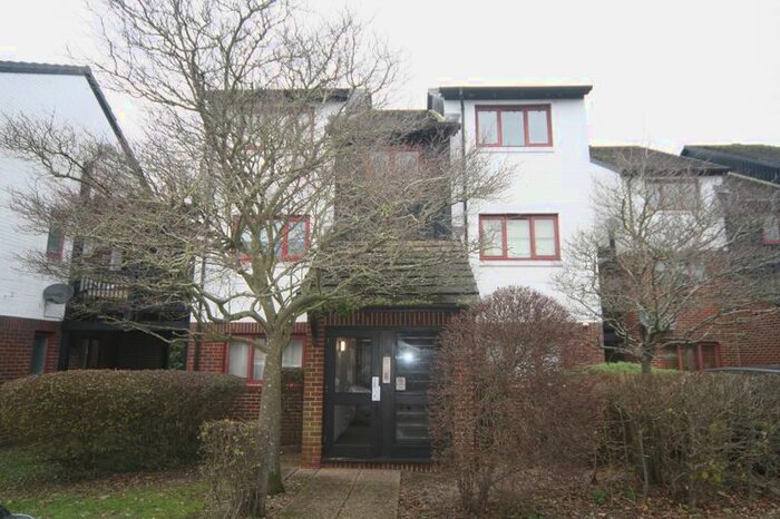 1 Bedroom Flat To Rent In Marina Approach, Yeading, Hayes, UB4