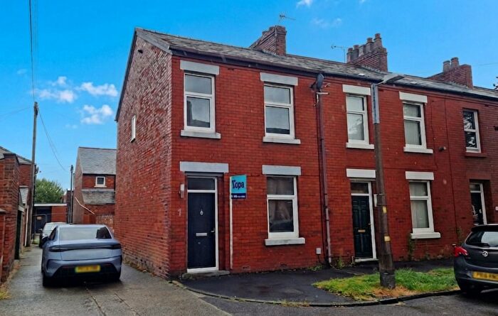 3 Bedroom End Of Terrace House For Sale In George Street, Leyland, PR25
