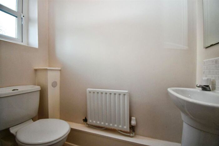 3 Bedroom Town House For Sale In Heatherwood Court, Bransholme, Hull, HU7