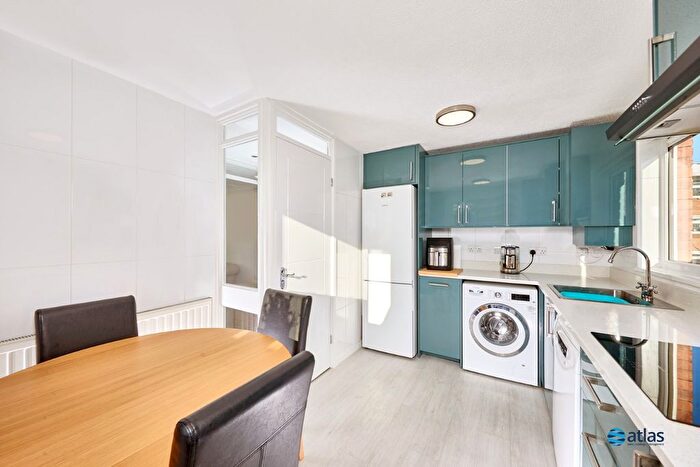 2 Bedroom Flat For Sale In Cavell Close, Woolton, L25