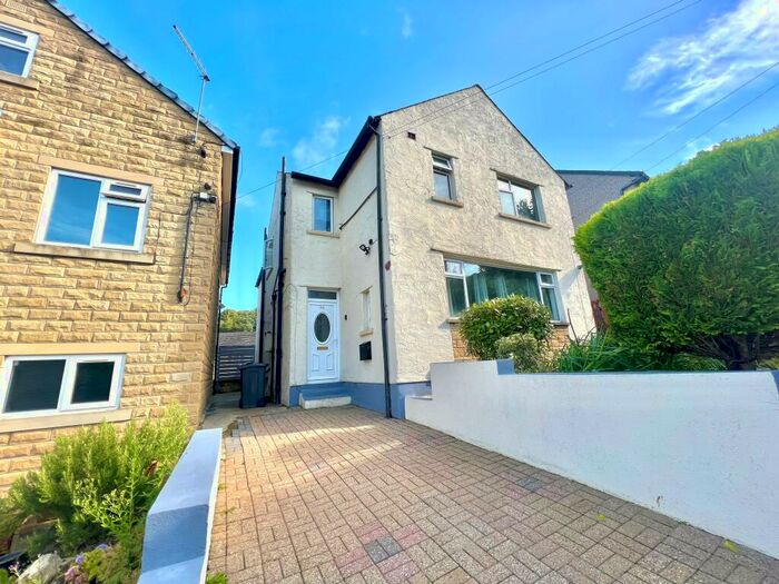 5 Bedroom Detached House To Rent In Wood Lane, Huddersfield, HD4