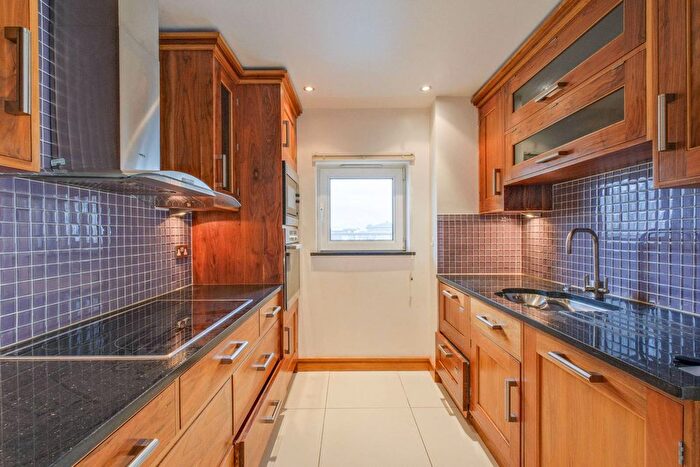2 Bedroom Flat For Sale In Basin Approach, Limehouse, London, E14