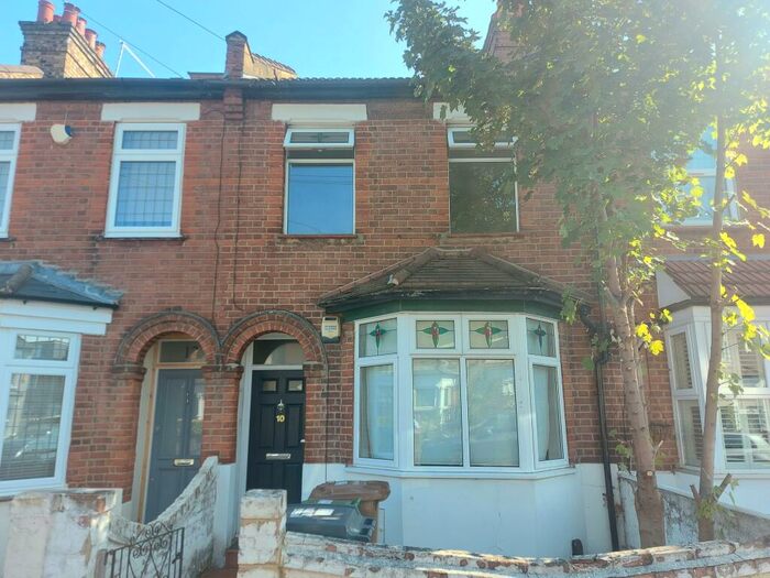 3 Bedroom House To Rent In Tennyson Road, Walthamstow, E17