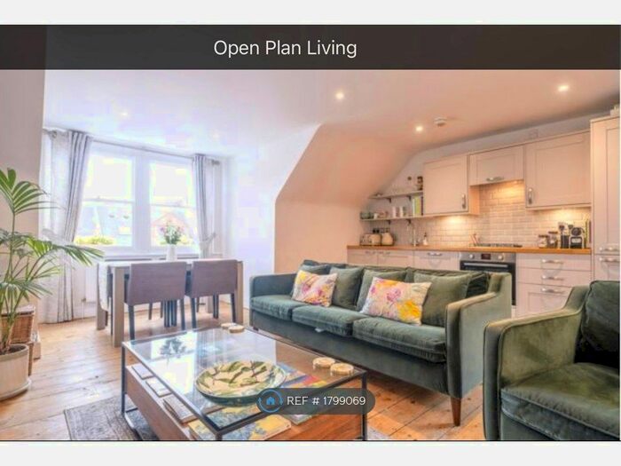 1 Bedroom Flat To Rent In Top Floor, London, SE24