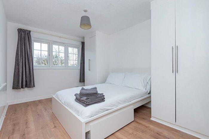 2 Bedroom Flat To Rent In Selhurst Close, London, SW19
