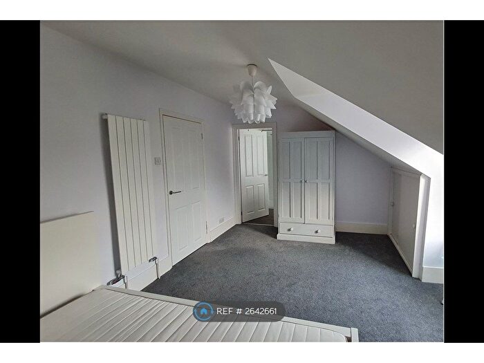 1 Bedroom Flat To Rent In Grosvenor Road, London, W4