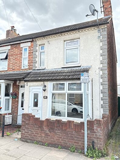 3 Bedroom Terraced House To Rent In Edward Road, Bedford, MK40