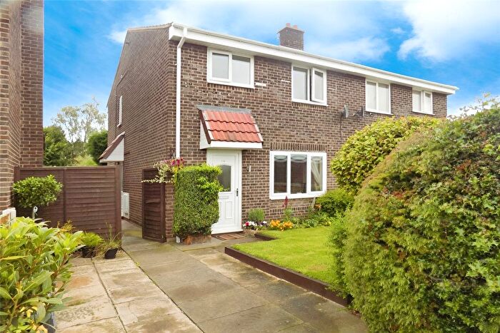 3 Bedroom Semi-Detached House For Sale In The Birches, Westwoodside, Doncaster, Lincolnshire, DN9