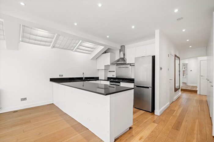 2 Bedroom Flat To Rent In Woodlawn Road, Alphabet Streets, SW6
