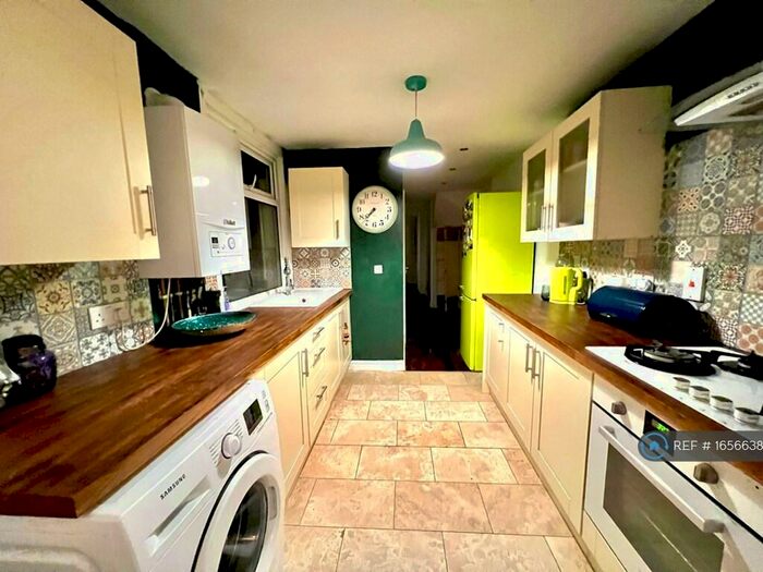 2 Bedroom Flat To Rent In Southchurch Ave, Southend, SS1