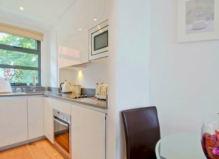 2 Bedroom Flat To Rent In Gwynne House, Whitechapel, London, E1