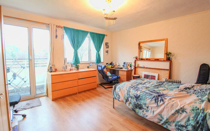 4 Bedroom Flat To Rent In Ockley House, Kingsnympton Park, Kingston, KT2