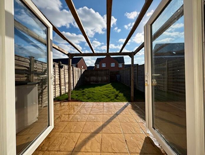 3 Bedroom Semi Detached House For Sale In Deer Park Way, Thorney, PE6