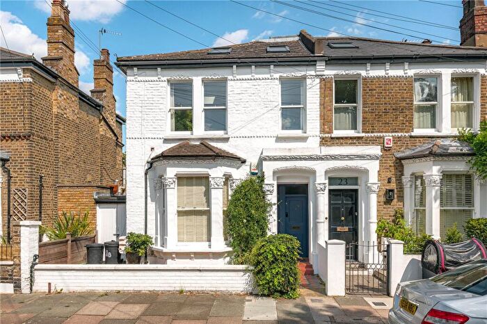 2 Bedroom Flat For Sale In Ursula Street, London, SW11