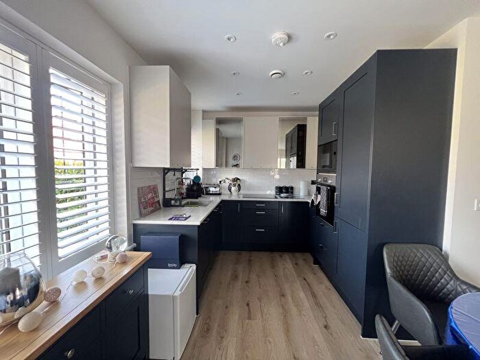 2 Bedroom Apartment For Sale In The Boulevard, Horsham, RH12