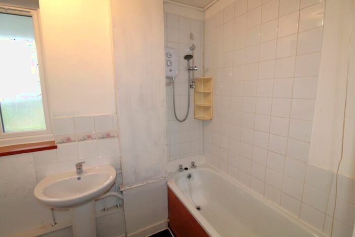 1 Bedroom Flat To Rent In Broseley Gardens, Romford, Essex, RM3