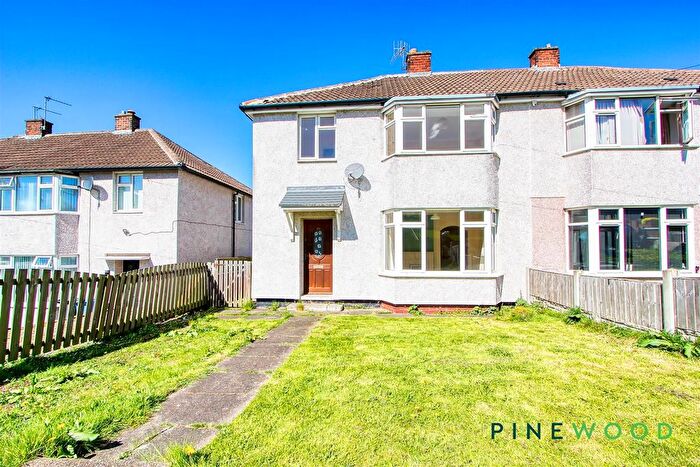 3 Bedroom Semi-Detached House To Rent In Edale Road, Mastin Moor, Chesterfield, Derbyshire, S43