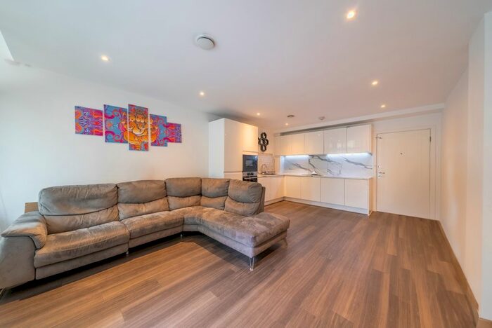 2 Bedroom Flat To Rent In Frazer Nash Close, Isleworth, TW7