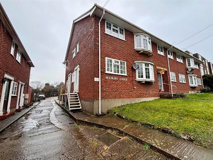 2 Bedroom Maisonette To Rent In Bells Hill, Barnet, EN5