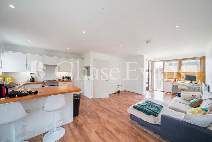 2 Bedroom Flat To Rent In Vantage Mews, Canary Wharf, London, E14