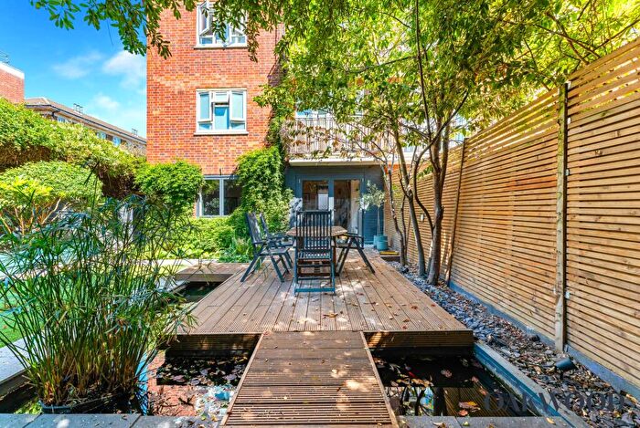 1 Bedroom Flat To Rent In Blake House, Shakspeare Walk, N16