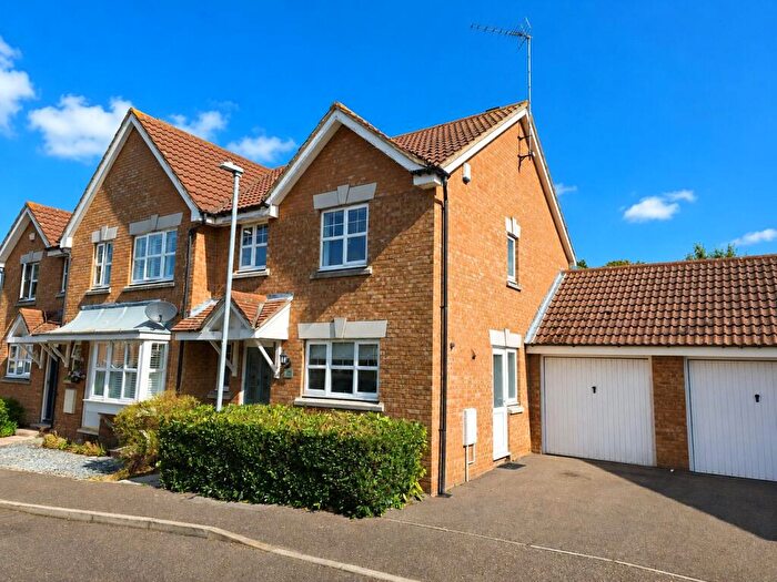 3 Bedroom Semi-Detached House To Rent In Grosvenor Road, Rayleigh, Essex, SS6