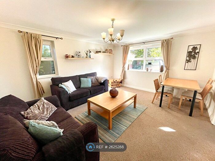 2 Bedroom Flat To Rent In Hamilton Court, Coventry, CV1