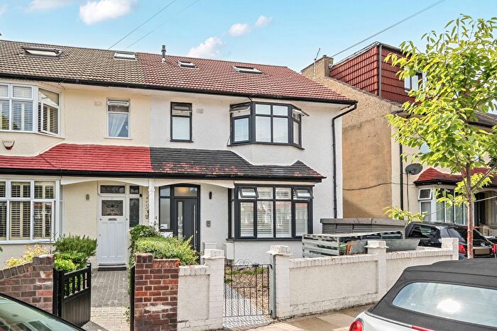 3 Bedroom Flat For Sale In Taylor Road, Mitcham, CR4
