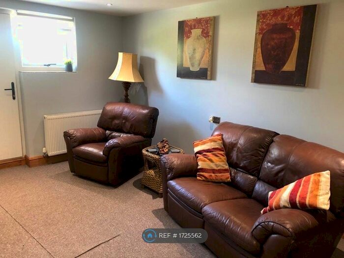 Studio To Rent In Bow Bridge, Wateringbury, Maidstone, ME18