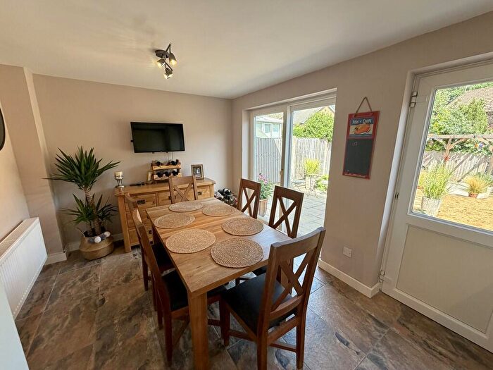 3 Bedroom Detached House For Sale In Twin Oaks Close, Broadstone, BH18 - Photo 11