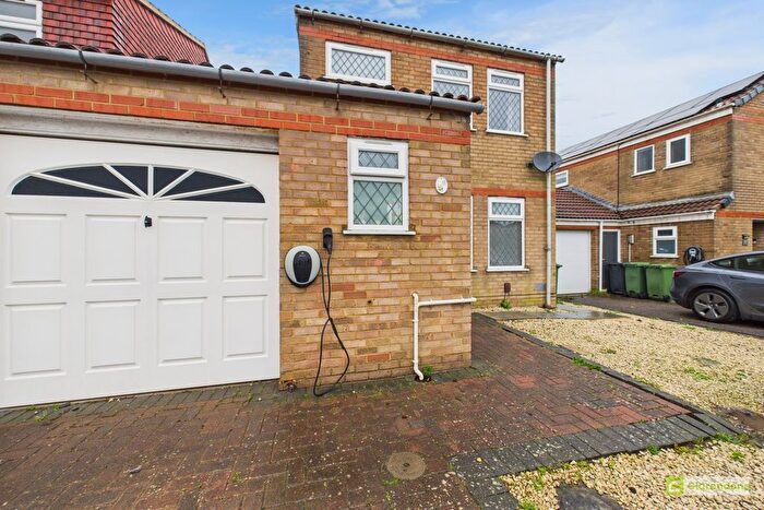 5 Bedroom Terraced House For Sale In Peyton Close, Eastbourne, BN23