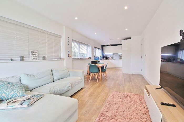 3 Bedroom Flat For Sale In Shelsley House, Frazer Nash Close, Isleworth, TW7