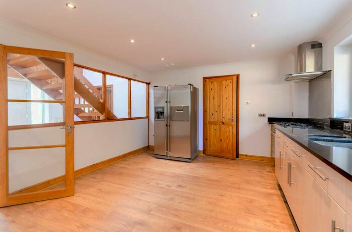 3 Bedroom Detached House To Rent In Waverley Drive, Chertsey, KT16