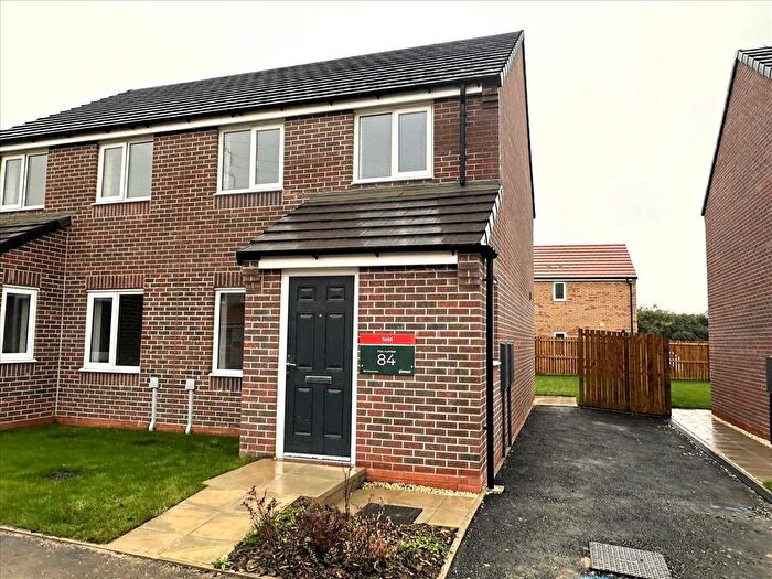 3 Bedroom Semi-Detached House To Rent In Plantation Drive, Scunthorpe, DN15