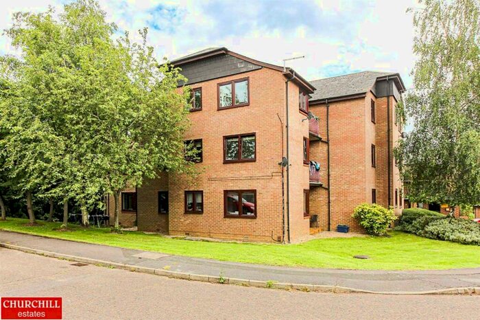 2 Bedroom Flat To Rent In Cedar Close, Buckhurst Hill, IG9