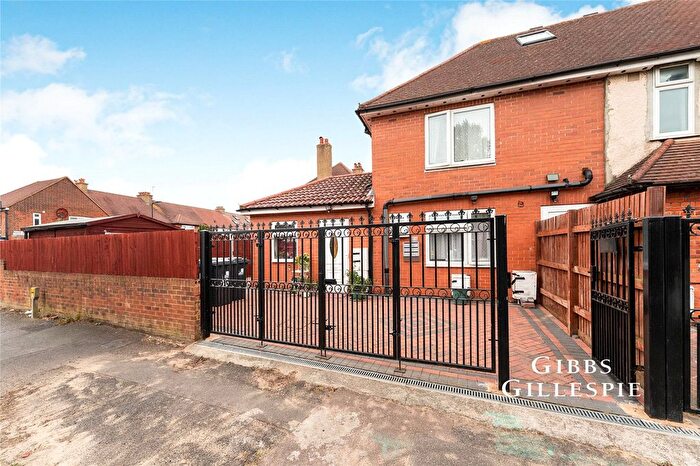 2 Bedroom End Of Terrace House To Rent In Olive Road, London, W5