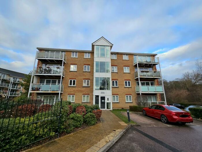 2 Bedroom Apartment To Rent In Foxglove Way, Luton, LU3