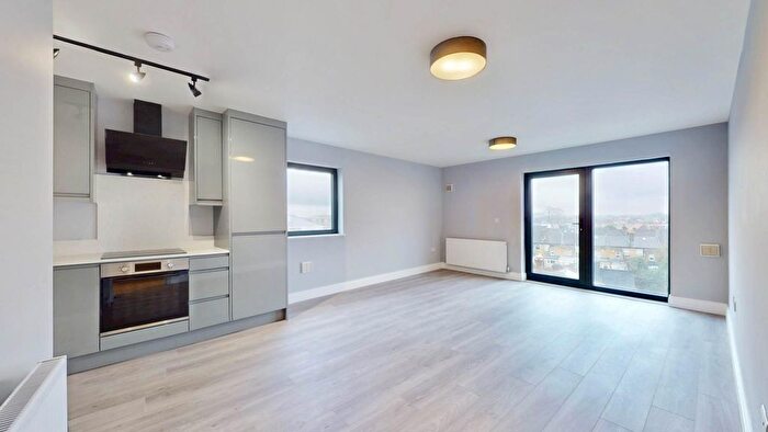 1 Bedroom Flat To Rent In Hanworth Road, Hounslow, TW3