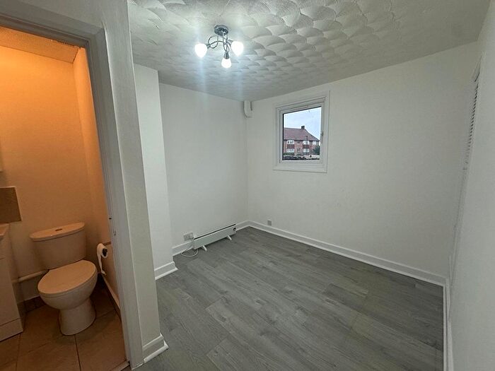 1 Bedroom Flat To Rent In Herford Road, Enfield, EN3
