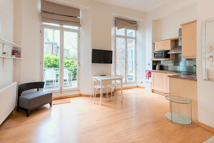 Studio To Rent In St Stephens Gardens, Bayswater / Royal Oak, W2
